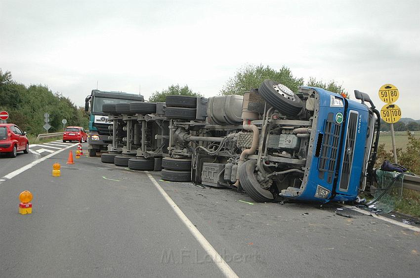 VU LKW umgekippt Kerkraderstr Fotos Fuchs P24.jpg